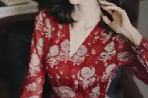 老公出轨王祖贤她被称为豪门弃妇却成为香港人人羡慕的贵夫人