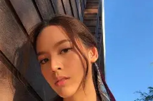 36岁江铠同泉州现身出轨门后状态滋润长相神似毛晓彤