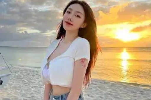 刘晓庆被指耍大牌现身河南万岁山和王婆同台全场冷脸拒讲话